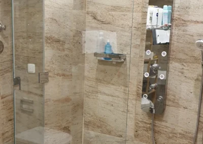Walk-In Dusche nach Maß aus Glas in München