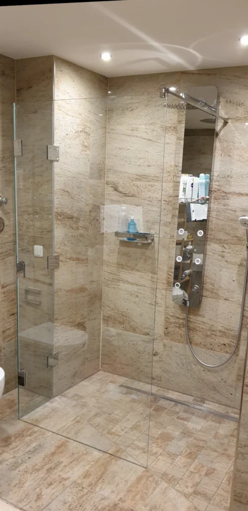 Walk-In Dusche nach Maß aus Glas in München