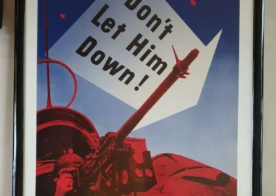 Historisches Propaganda-Poster mit schwarzem Rahmen und Passepartout individuell eingerahmt in München