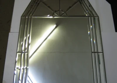 Reparierter Spiegelrahmen aus Glas nach einer individuellen Glasreparatur.